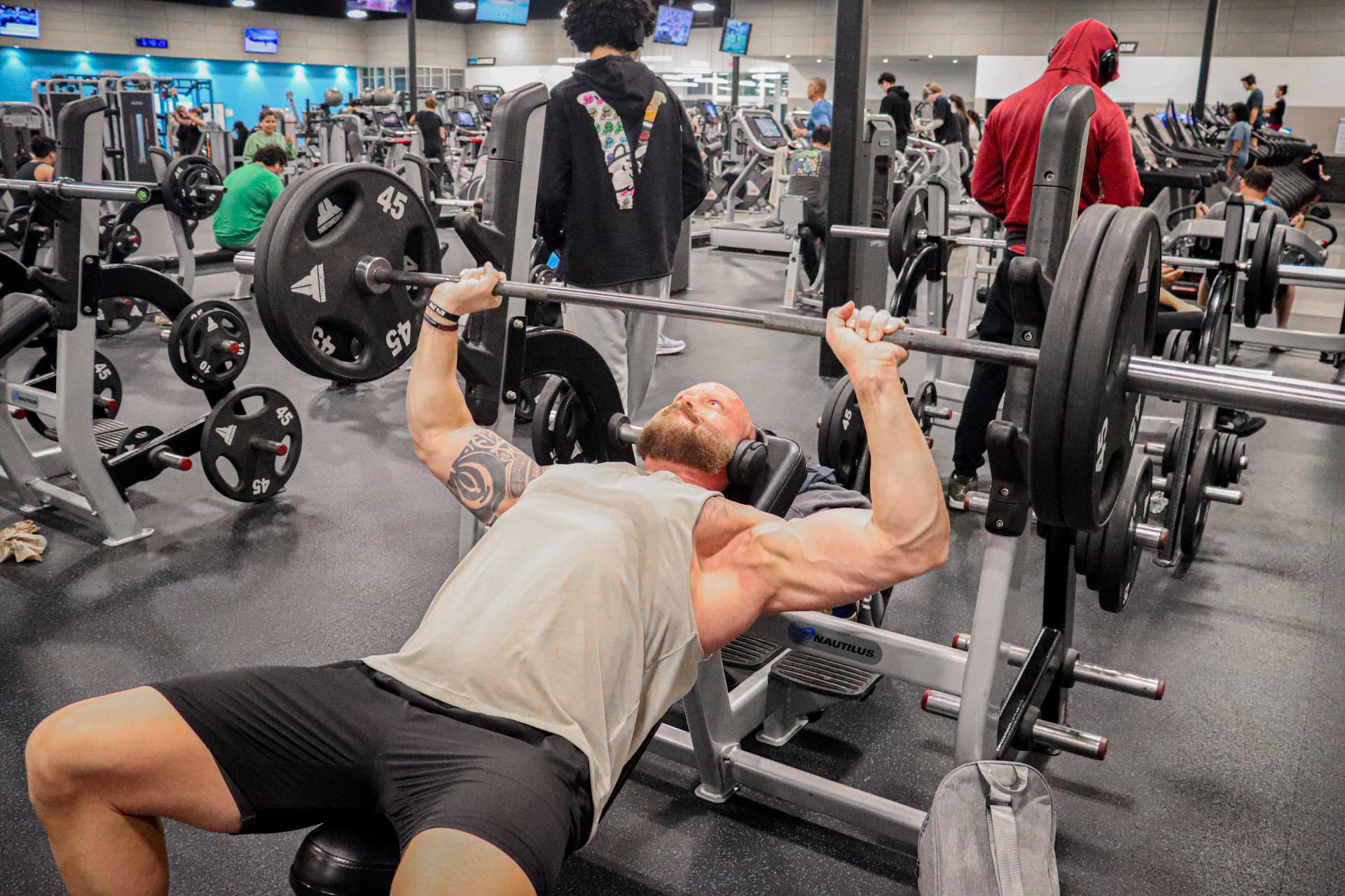 Steven Hoschak pressing on an incline bench during a training session